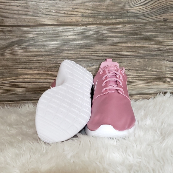 New Nike Roshe One Pink Satin Sneakers - Picture 5 of 7